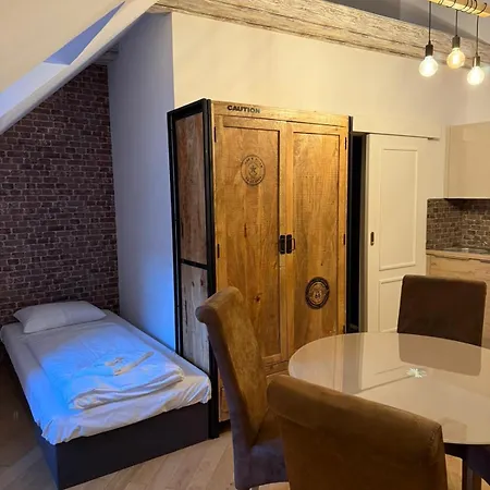 Ultimate Group Getaway - Three Of Everything! ברטיסלאבה