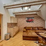 Apartment Ultimate Group Getaway - Three Of Everything! *